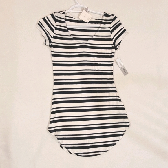 JO & CO Jean's Size S T-Shirt - Picture 5 of 5